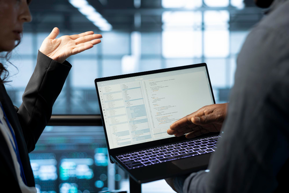 Imagem do artigo em destaque: Como gerar UUIDs em várias linguagens de programação e evitar conflitos de identificação em sistemas modernos